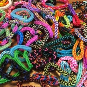 50 RUBBER BAND BRACELETS